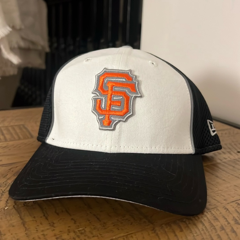 San Francisco Giants 39Thirty New Era Hat - size Small / Medium